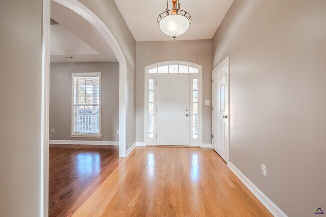 Building Photo - 611 Bay Laurel Cir