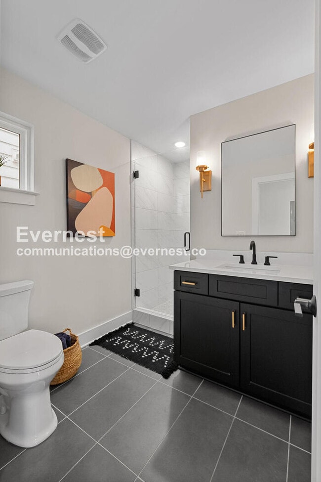 Building Photo - 110 Duke St