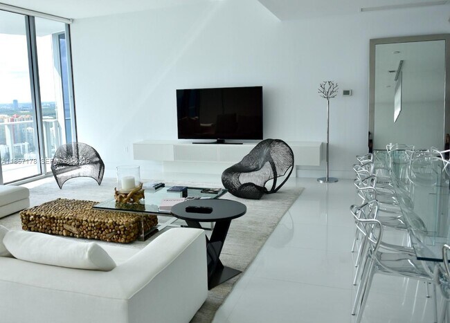 Building Photo - 17475 Collins Ave