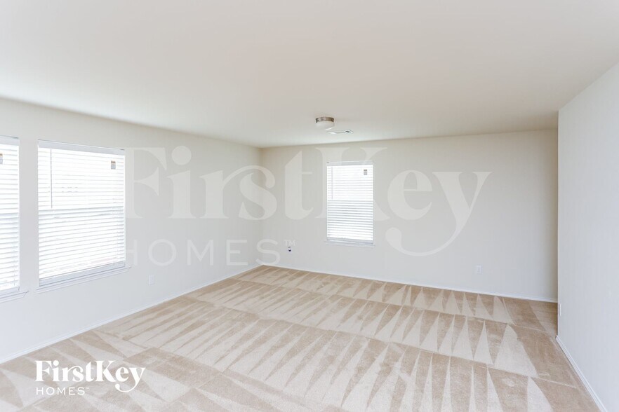 Building Photo - 2042 Avondown Rd