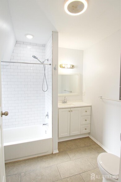 Building Photo - 1076 Fulton St