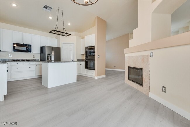 Building Photo - 1340 Rolling Sunset St