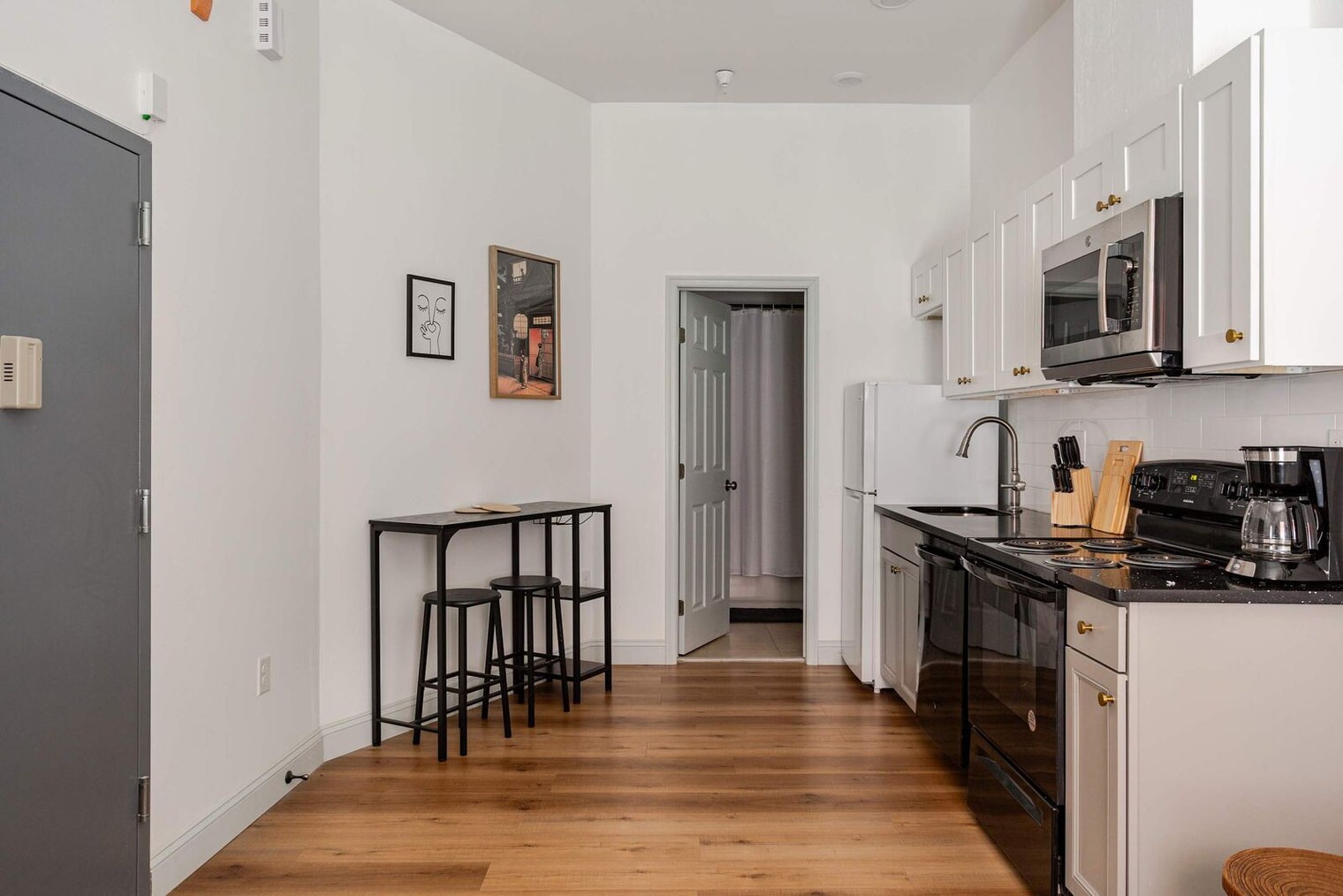 Building Photo - 1384 Ridge Ave