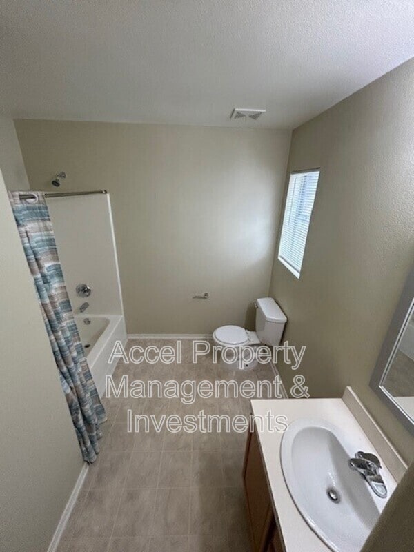 Building Photo - 6318 N 19th Ln