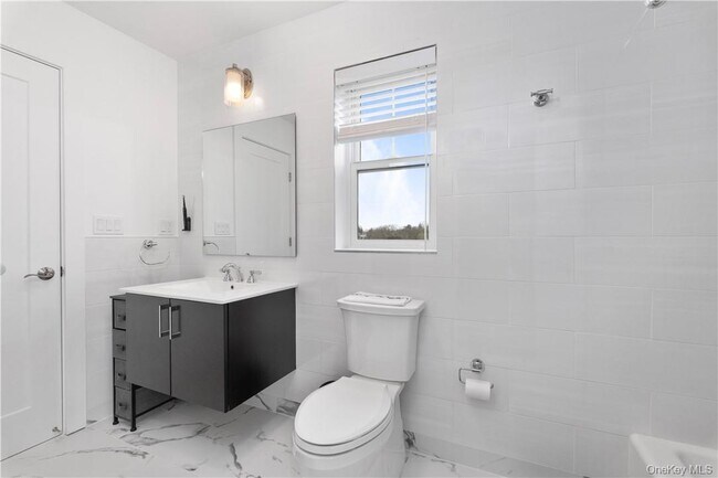 Building Photo - 3B Sterling Ave