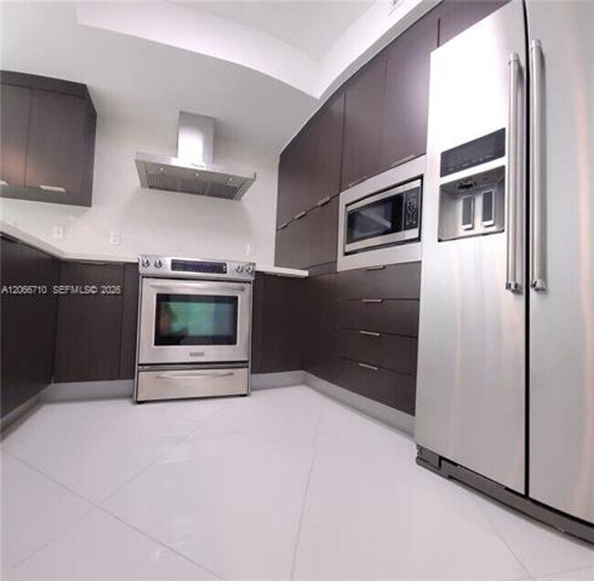 Building Photo - 250 Sunny Isles Blvd