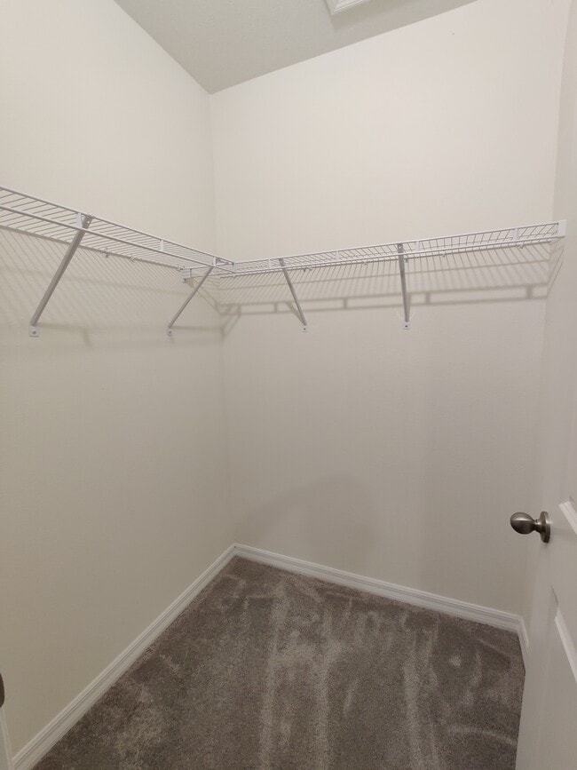 Building Photo - 423 Whispering Oaks Ct