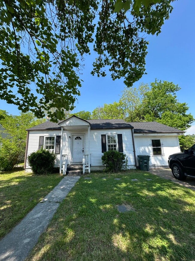 Building Photo - 3 bed 1 bath home