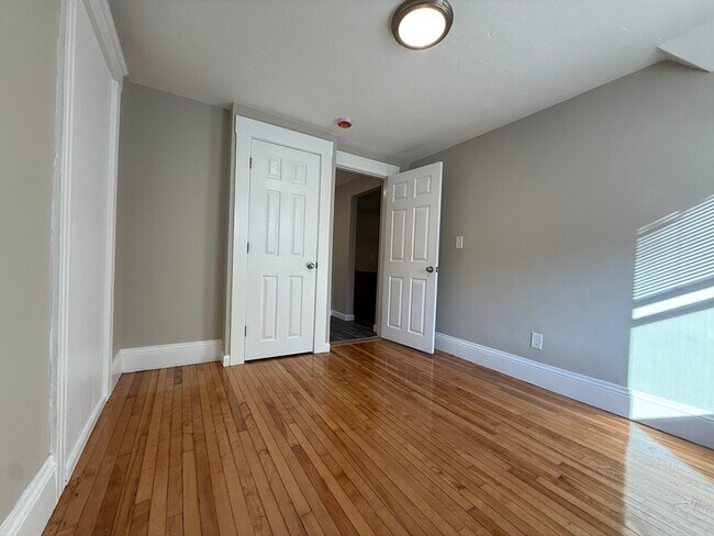 Building Photo - 11 Eureka St