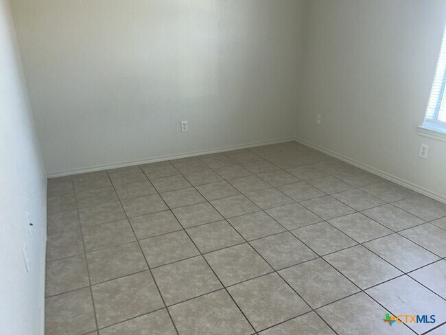 Building Photo - 3307 Toledo Dr