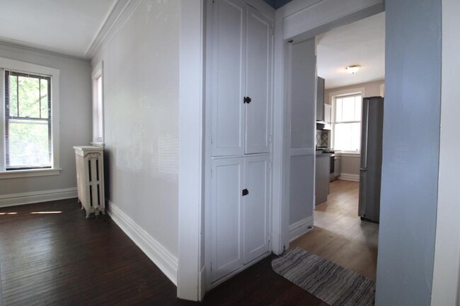 Building Photo - 3 bedroom in Chicago IL 60626