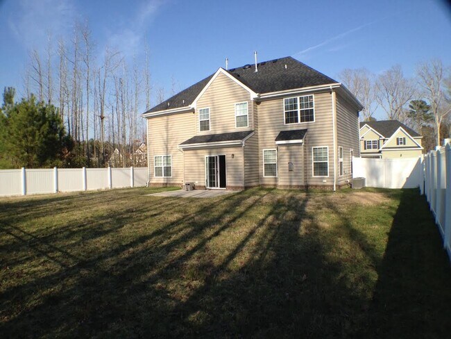 Building Photo - Spacious 4-bedroom, 3-bathroom home in Che...