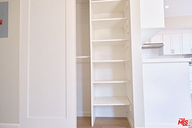 Building Photo - 842 11th St