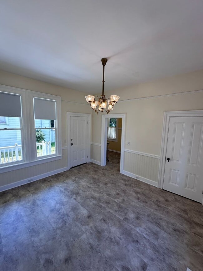 Building Photo - Stunning 1890 Eastlake Victorian | 5 Bedrooms | 2 Bathrooms | Flex Spaces | Steps from Old Town E...