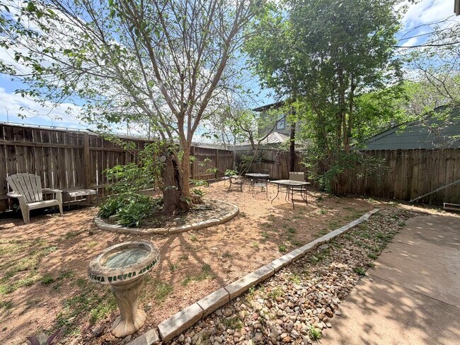 Building Photo - 1037 E 44th St