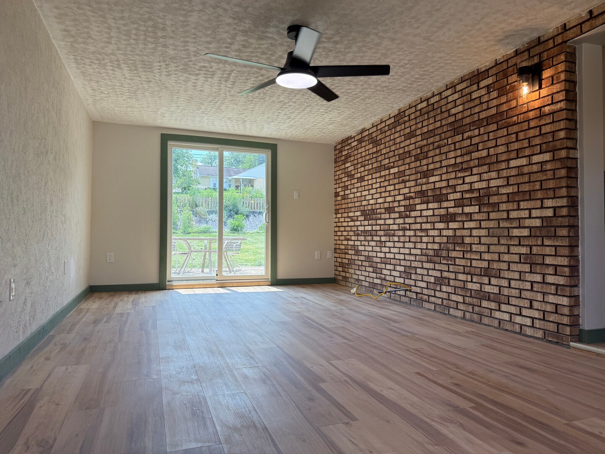 Building Photo - 10 Lincoln St