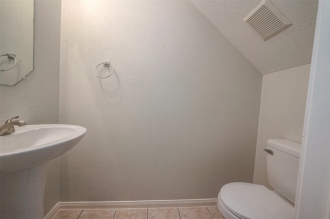 Building Photo - 17523 Coventry Oaks Dr