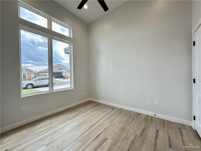Building Photo - 2800 Kilgore Ave