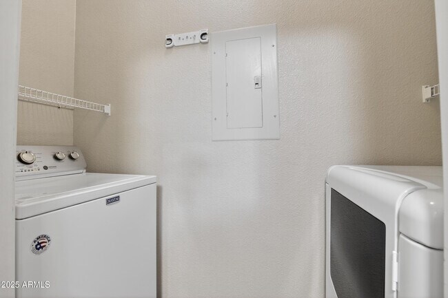 Building Photo - 5401 E Van Buren St