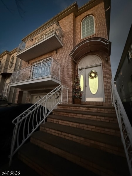 Building Photo - 527 4th Ave