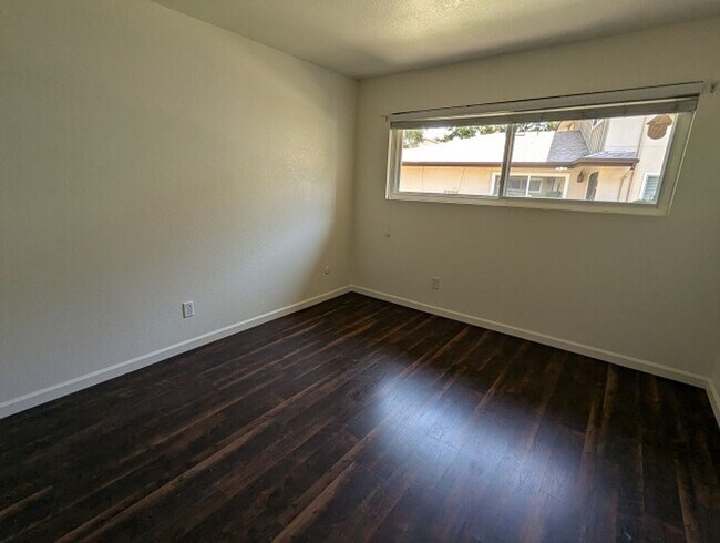 Building Photo - 2 Bedroom-1 Bathroom Condo in Santee (Tras...