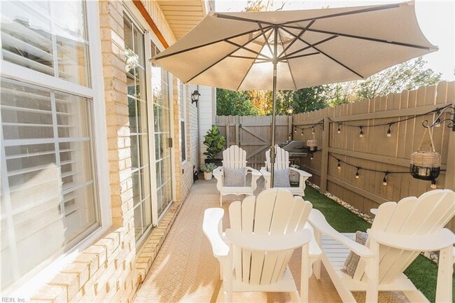 Building Photo - 2000 Picardy Ct