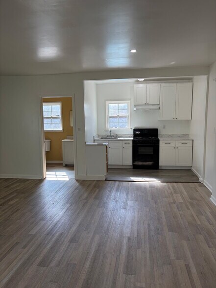 Building Photo - 3709 Palm Ave