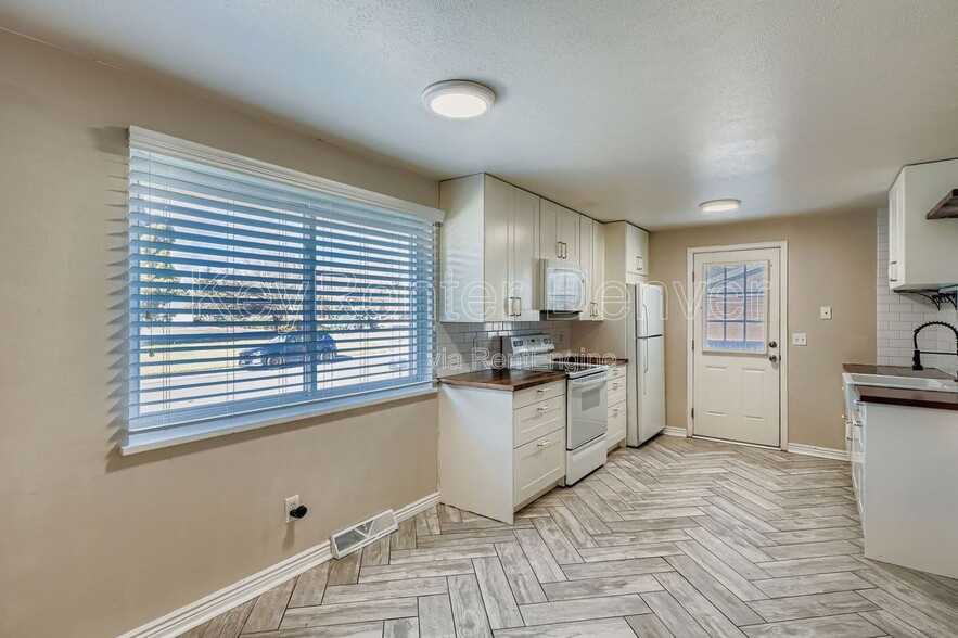 Building Photo - 6020 Wolff St