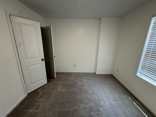 Building Photo - 5318-5318 Still Mdw Ln