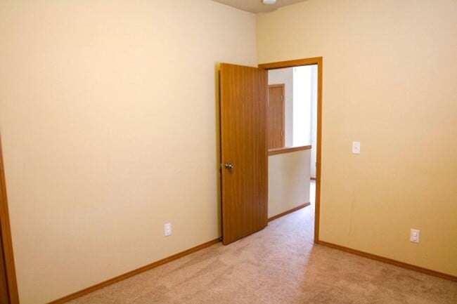 Building Photo - Spacious and Modern 4-Bedroom Home in Everett