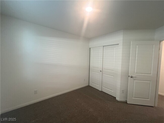 Building Photo - 510 Golden Cardinal Ave