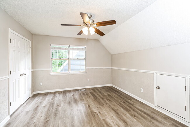 Building Photo - 9000 Oren Thompson Rd