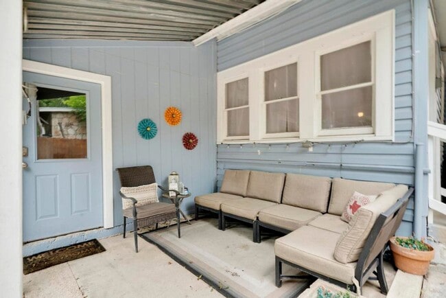 Building Photo - Fully Furnished 3 bedroom 2 bath  for 2 weeks or a Month stay