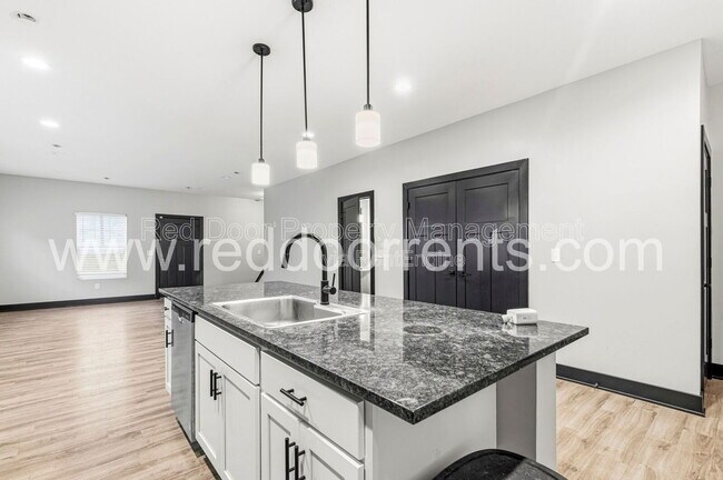 Building Photo - 416 Eastern Ave