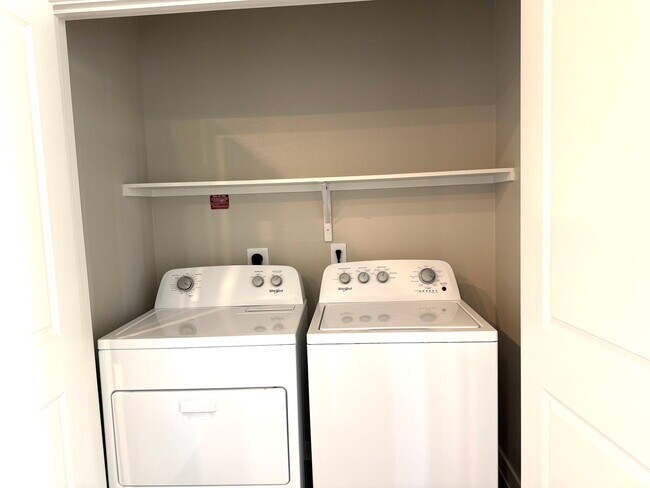 Building Photo - 1700 Daleside Ln