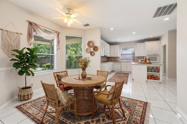 Building Photo - 7902 Feather Springs Dr