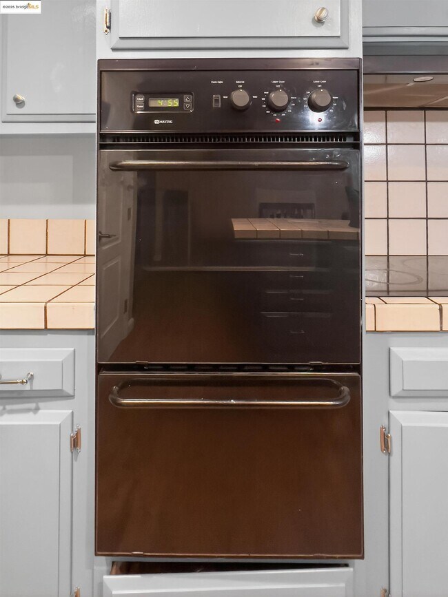 Building Photo - 2322 Peachtree Cir