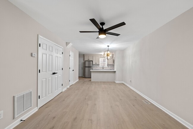 Building Photo - 365 E Williams St