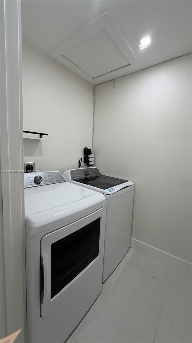 Building Photo - 10553 SW 22nd Terrace