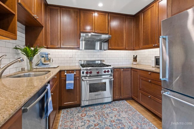 Building Photo - 1565 Sacramento St