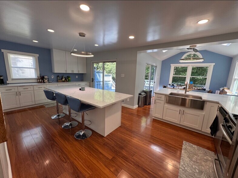 Building Photo - 6569 Braddock Rd