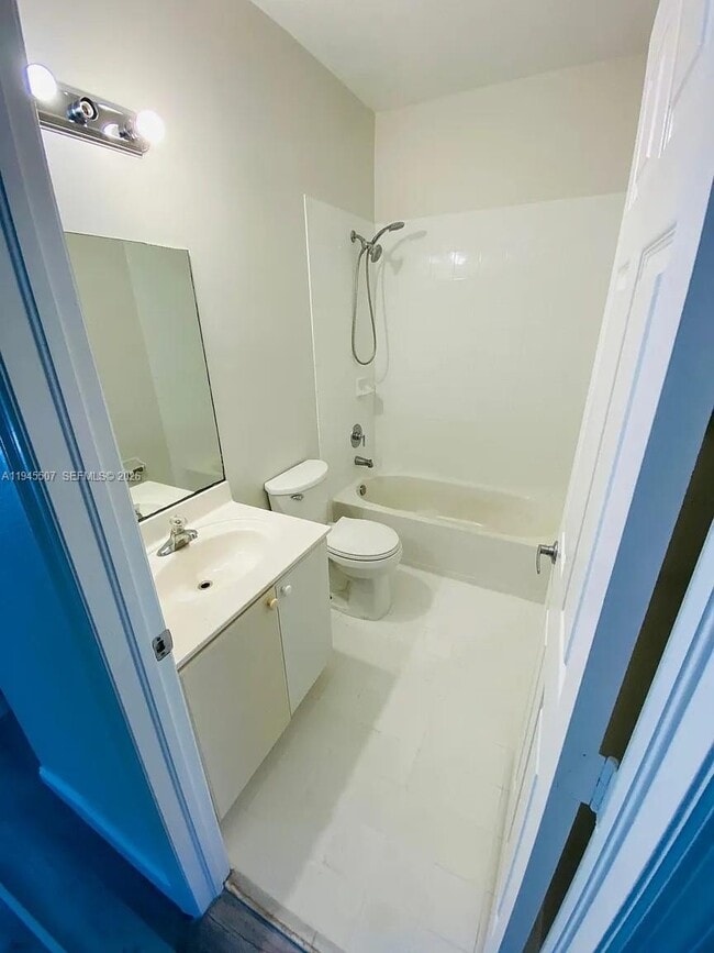 Building Photo - 4947 SW 135th Way