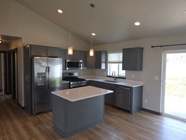 Building Photo - 3885 N Pradera Ct