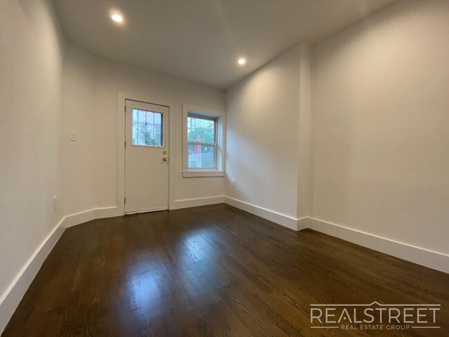 Building Photo - Stunning FLOOR THRU in Ridgewood Townhouse...