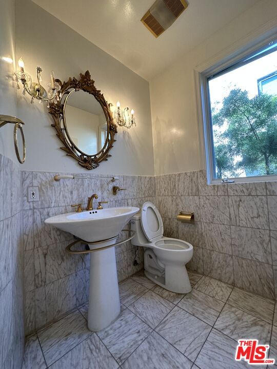 Building Photo - 623 Palisades Ave