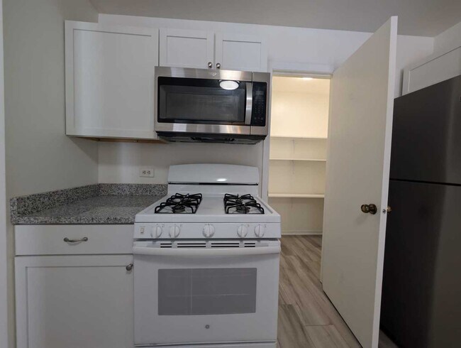 Building Photo - 205 Glasgow Ln