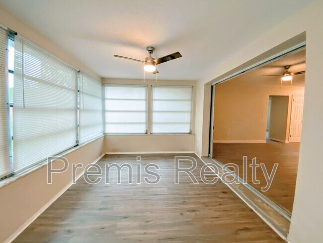 Building Photo - 1121 Mary Jane Ln