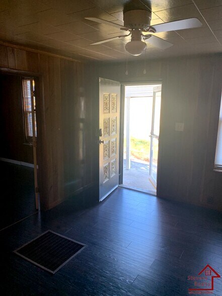 Building Photo - 2110 Brown Ave