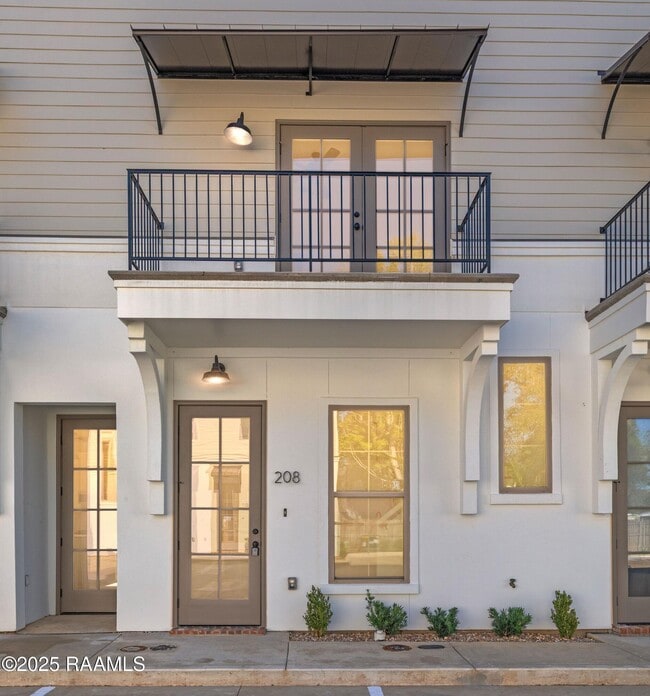 Building Photo - 208 Steiner Oaks