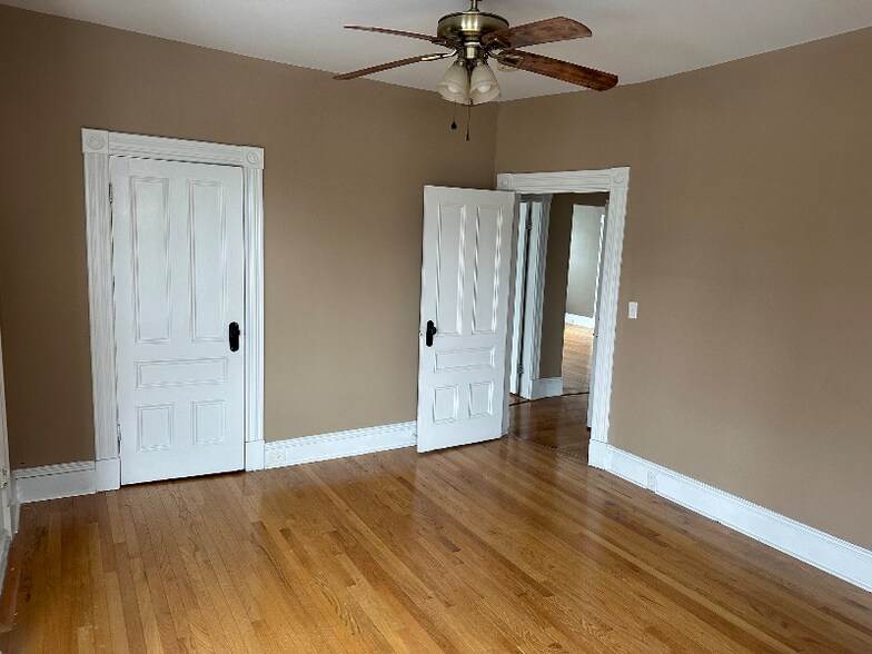 Building Photo - 225 Gibson St